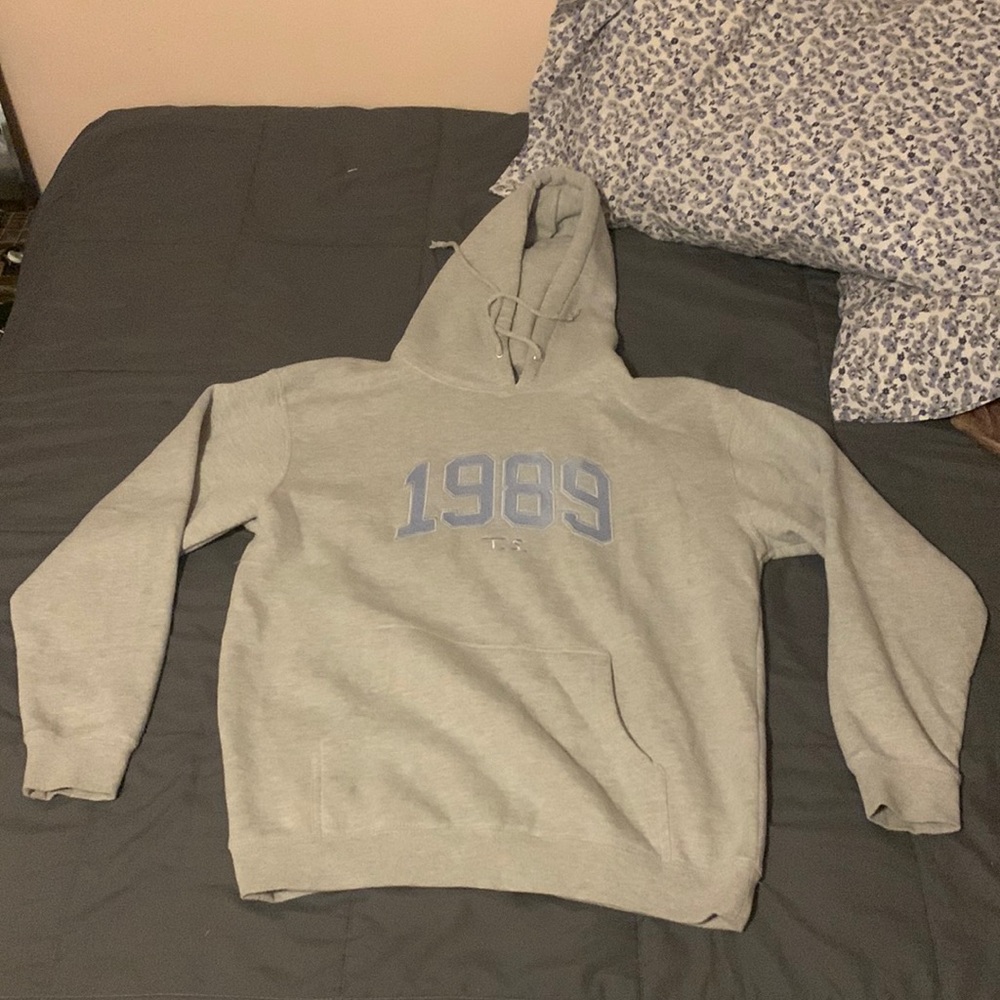 Taylor Swift 1989 medium hoodie.
